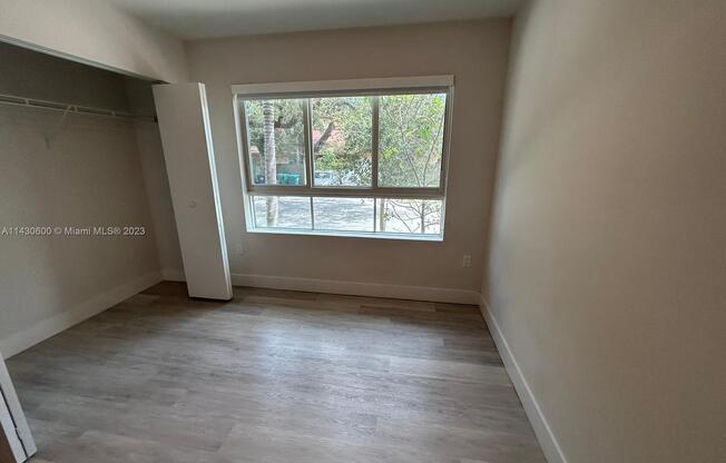 2535 NE 193 ST