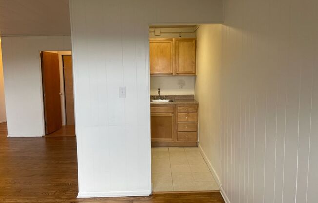 Studio, 1 bath, 487 sqft, $1,275, Unit Fifth 303