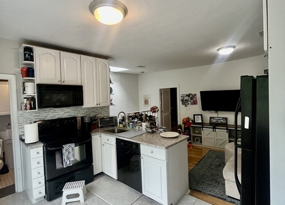 166 W 6 ST