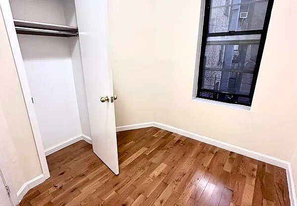 4 beds, 1 bath, $3,500, Unit 4D