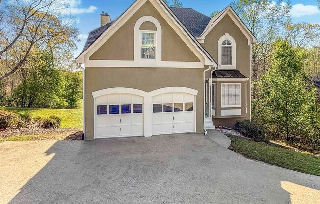 Stunning and Spacious 4 BR/3.5 BA Home in Mableton!
