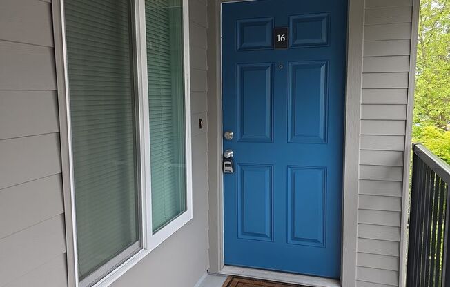 Kent west hill condo - 2 bedroom and 2 bathroom with 2 parking spaces - Water/Sewer and Garbage included with rent!