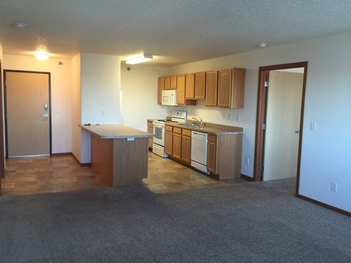 3 beds, 2 baths, 1,285 sqft, $1,425, Unit 124