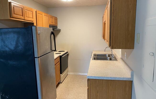 2 beds, 1 bath, 1,000 sqft, $1,365, Unit 11