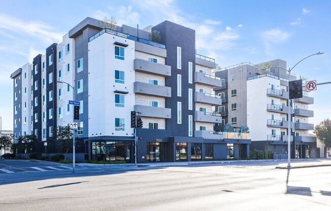 MODERNO Axis Luxury Living
