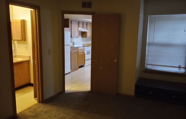 2 beds, 1 bath, $1,275, Unit # 11