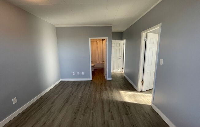 Third floor, 2 bedroom, 1 Bath in Manchester, NH, Hot Water Included - $1700/month