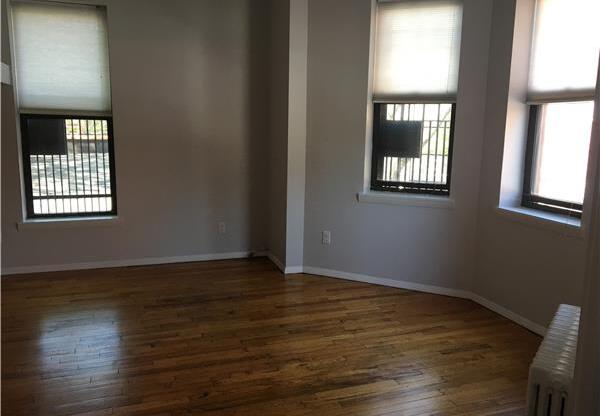 Studio, 1 bath, $2,300, Unit 2-R