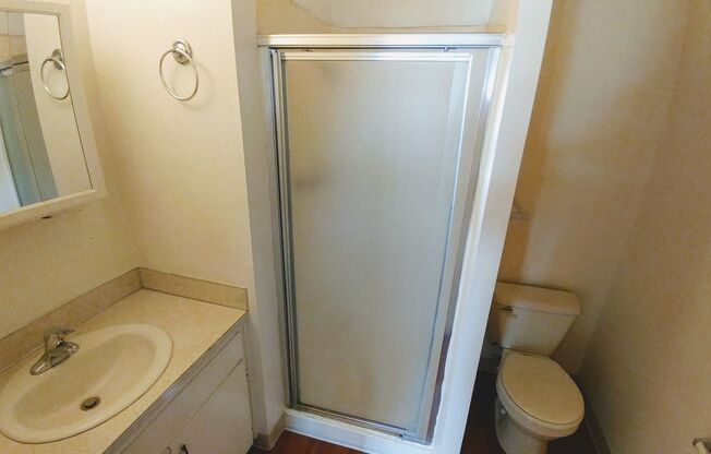 Studio, 1 bath, 300 sqft, $695, Unit 24