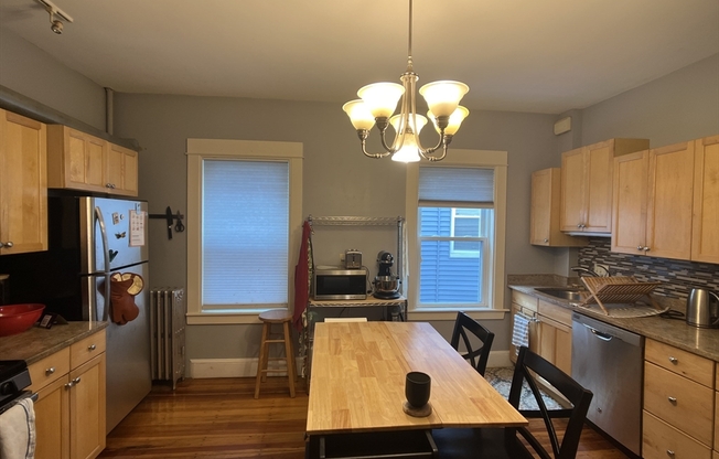 3 beds, 1 bath, 950 sqft, $2,900, Unit 2