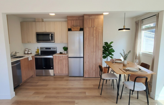 2 beds, 1 bath, 867 sqft, $2,995, Unit 102