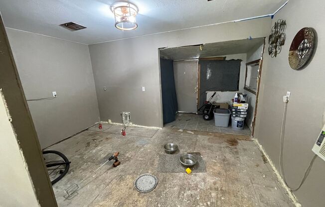 South Side 2Bed Small Family Home!! Make Ready Home!