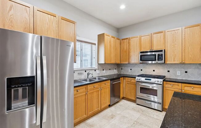 Charming 2 Bedroom Condo in the heart of Oaklawn!
