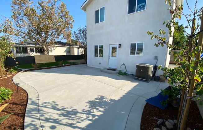 4BD/2BA, Private Yard!!