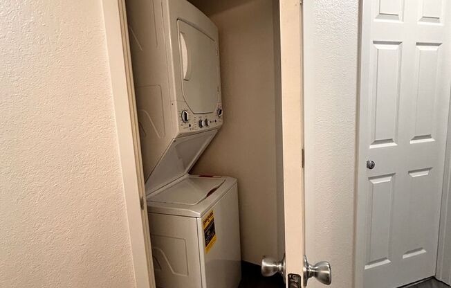 1 bed, 1 bath, 660 sqft, $1,075, Unit H - 037