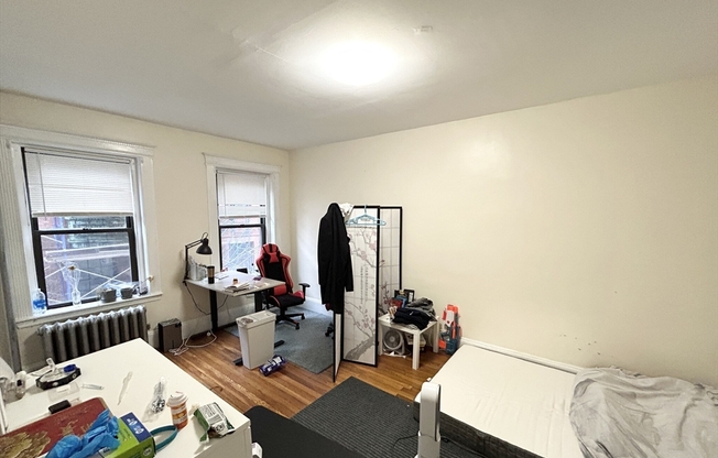 1 bed, 1 bath, $3,200, Unit 10