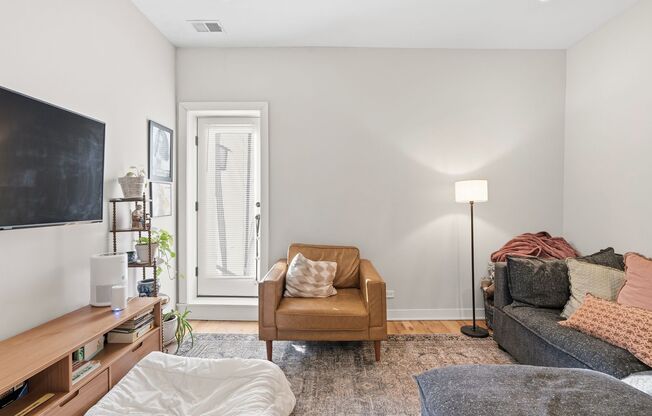 2 beds, 1 bath, 638 sqft, $3,200, Unit 922-2N