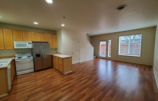 Great Location! 2 Bed 2 Bath Townhouse Style Condo! Open Concept! Laminate Floors Throughout Main!