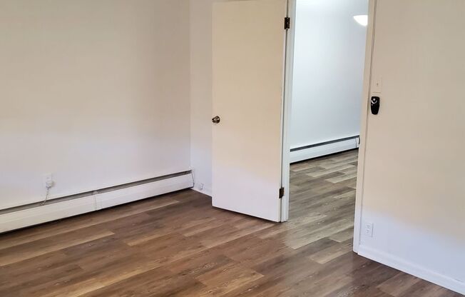 1 bed, 1 bath, 640 sqft, $975, Unit 2nd Floor