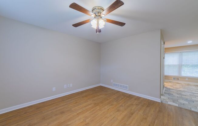 3 beds, 2 baths, 1,300 sqft, $1,825, Unit 666FPL