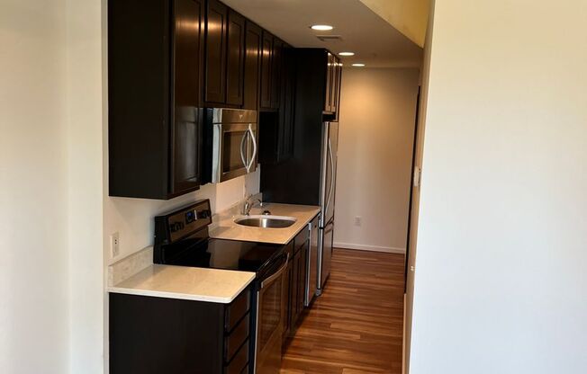 1 bed, 1 bath, 608 sqft, $1,145, Unit 609