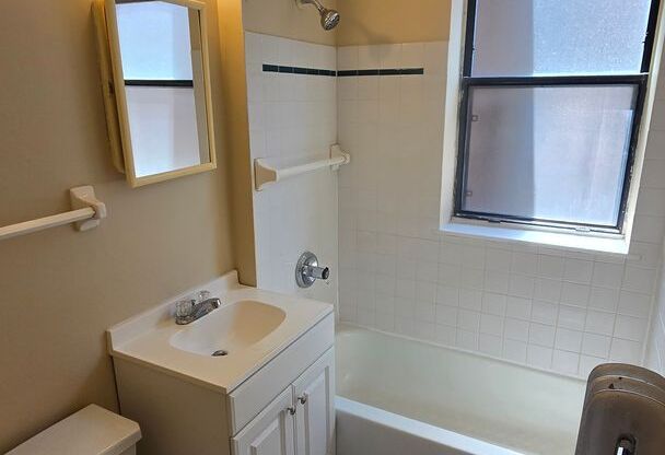 Studio, 1 bath, 550 sqft, $1,175, Unit 7722-3B