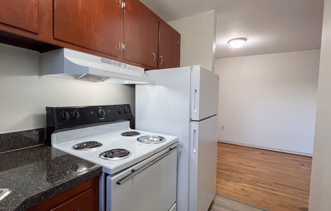 1 bed, 1 bath, 600 sqft, $1,300, Unit C2