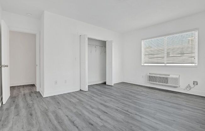 2 beds, 1 bath, 800 sqft, $2,000, Unit 14
