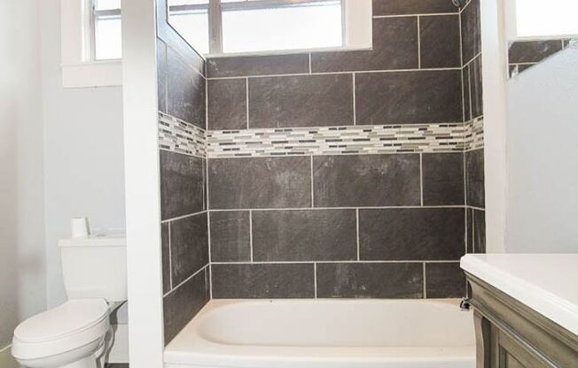 3 bedroom 2 bath in Highland!
