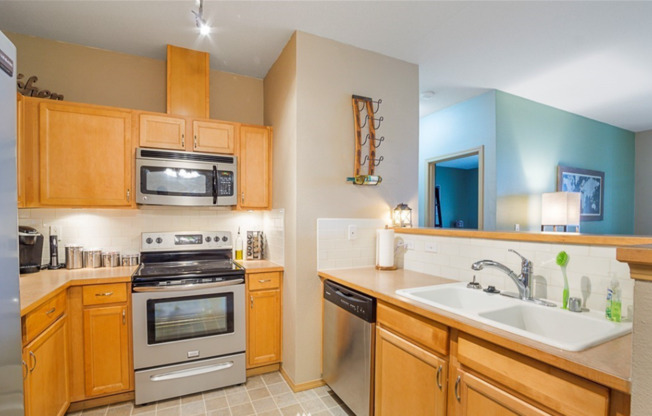 2 beds, 2 baths, $1,975