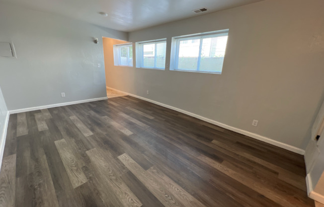 Garden Level Studio Within Walking Distance to Exposition Park!