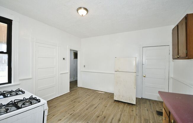 2 beds, 1 bath, $1,200, Unit 1