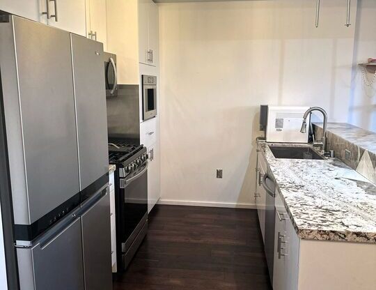 1 bed, 1 bath, 840 sqft, $3,300, Unit 710