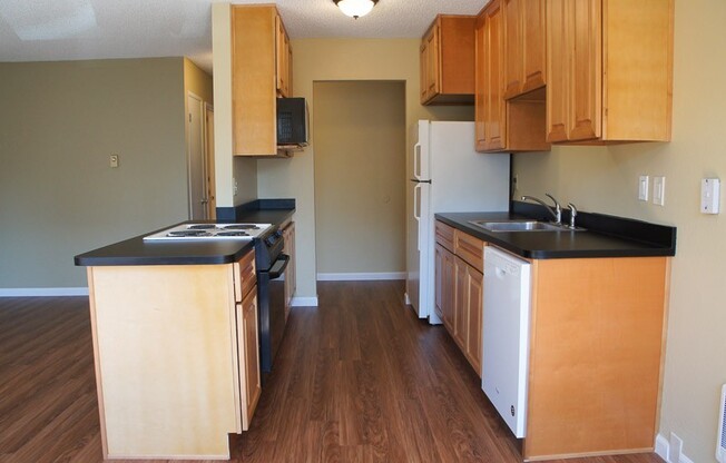 Garden Style 2Bdr in Bustling SE Ready Late June!
