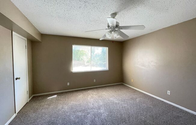 2 beds, 1 bath, 850 sqft, $750, Unit Apt B