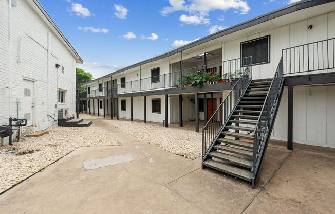 2 beds, 2 baths, 982 sqft, $1,099, Unit 218