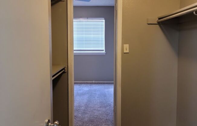 1 bed, 1 bath, 600 sqft, $725, Unit 127
