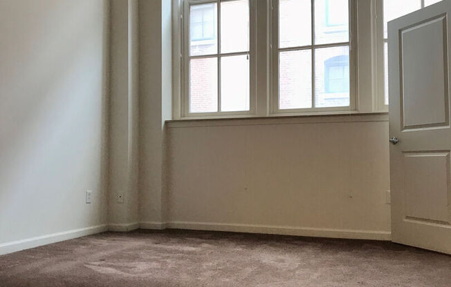 2 beds, 2 baths, 1,067 sqft, $1,400
