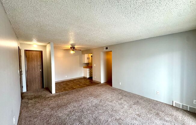 2 beds, 1 bath, 800 sqft, $850, Unit 3710-02