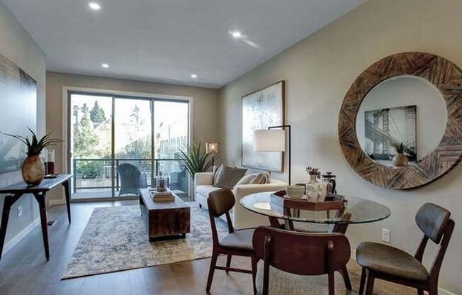 Beautiful Newer Condo in Mississippi Commons!