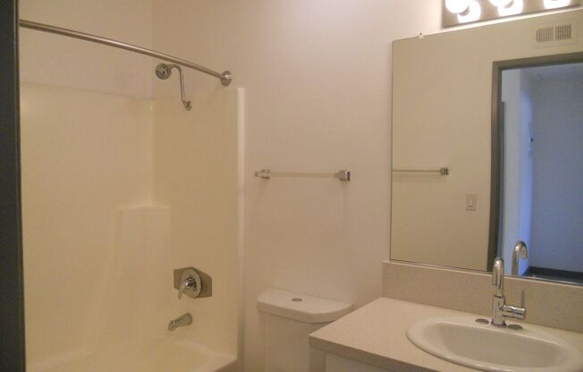 2 beds, 1 bath, 900 sqft, $3,115, Unit C203