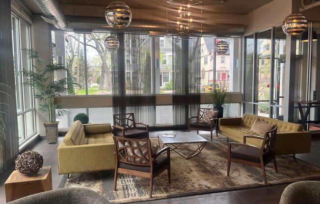 4 beds, 2 baths, $2,650, Unit 401