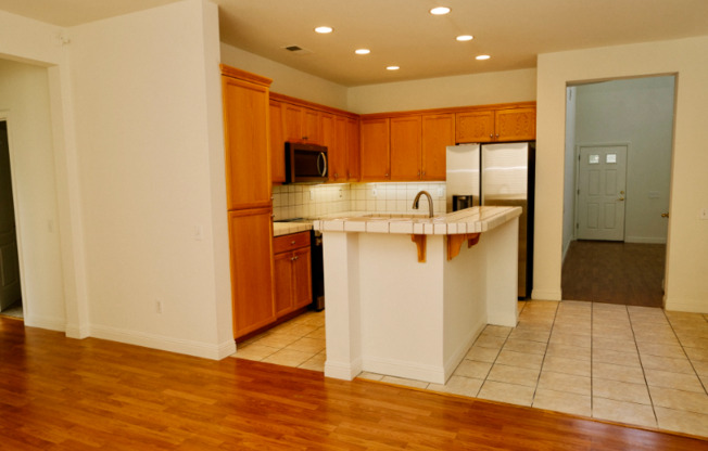 4096 LAUREL WALK LN