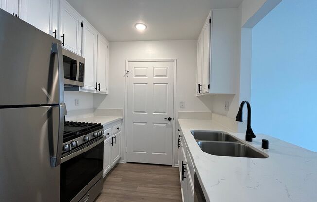 2 beds, 2 baths, 1,150 sqft, $2,298, Unit 216