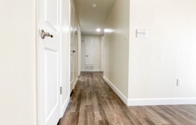 3 beds, 2 baths, 1,211 sqft, $2,090, Unit 1690-121