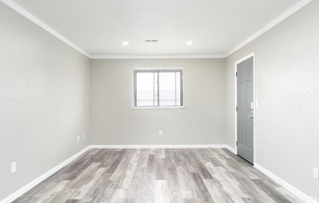 2 beds, 1 bath, 700 sqft, $950, Unit 2408-2 L