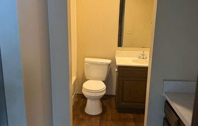 1 bed, 1 bath, 700 sqft, $790, Unit 0033