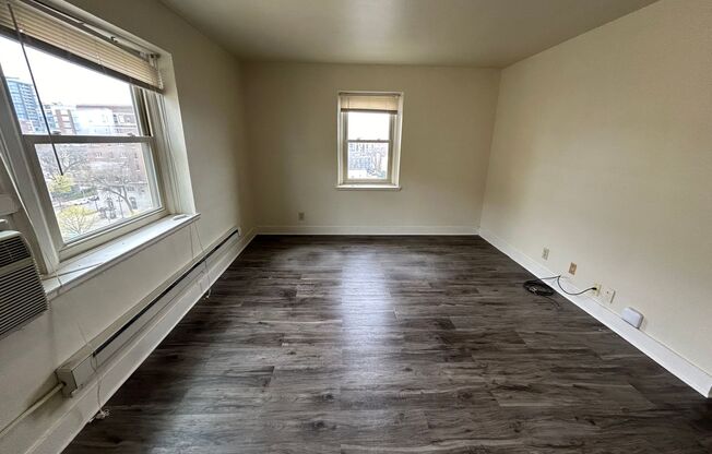 1 bed, 1 bath, $995, Unit 812