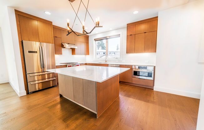 Park Central Townhomes - 4 Stories, 3 bedrooms, 31/2 bathrooms, 2 car garage and a rooftop deck with a view!