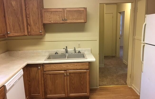 2 beds, 1 bath, $900